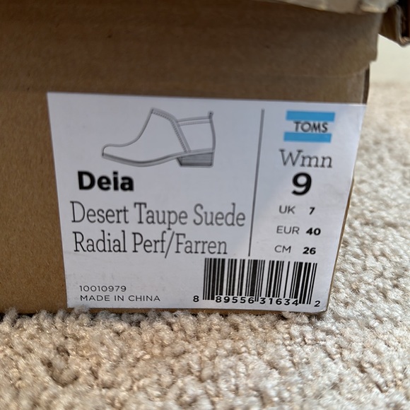 TOMS Delia desert taupe suede radial perf/farren bootie - Picture 7 of 8